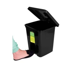 Lixeira Plástica Preta com Pedal 15L - Plásticos MB